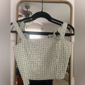 A eyelet sage the label top I’m great condition